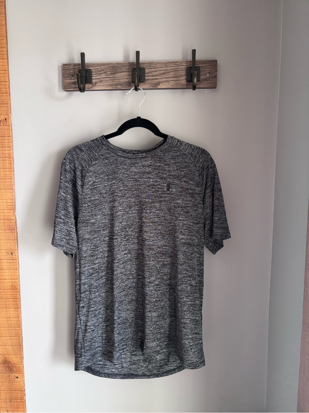 Under Armour Men’s Heathered Gray Short Sleeve Performance Tee